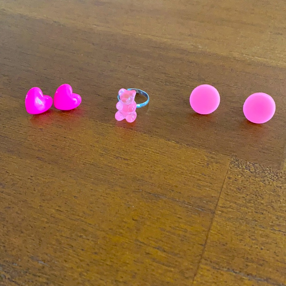 Set of 2 earrings and 1 ring Pink acrylic pinup